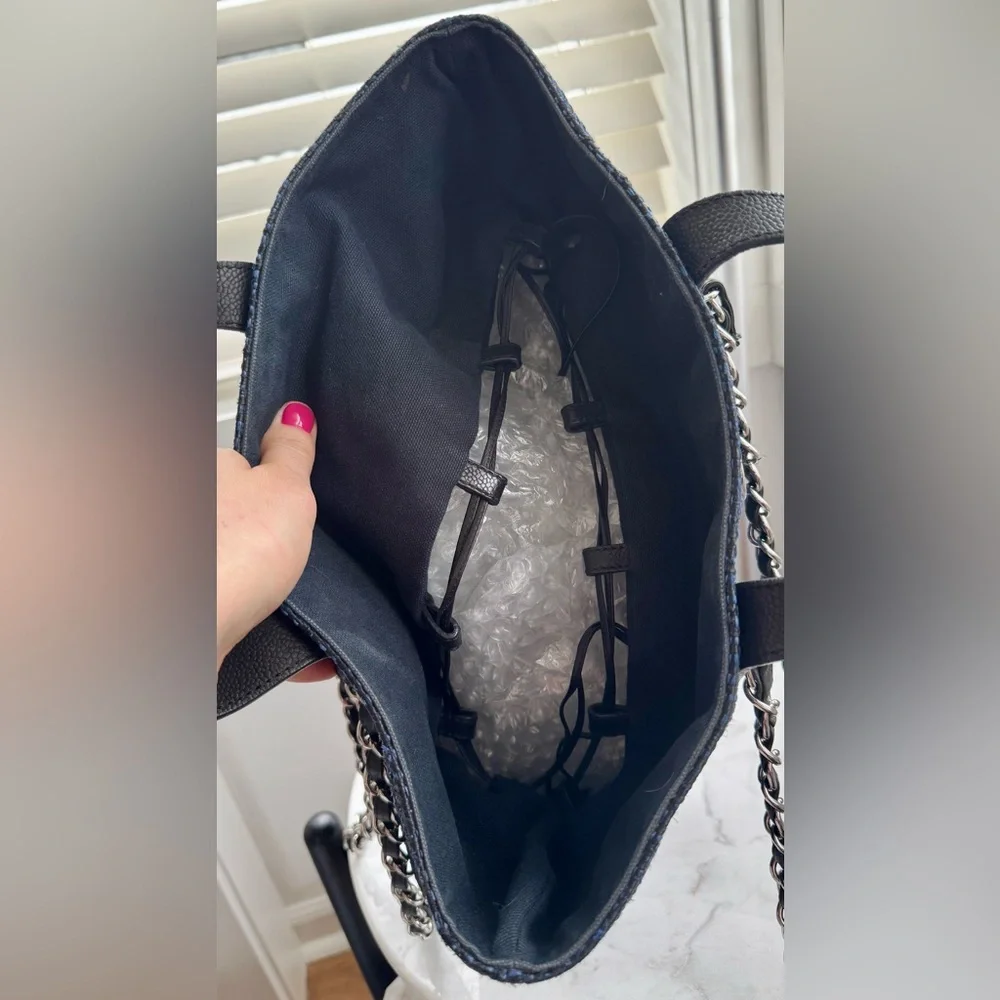 CHANEL Bag - Picture 8 of 15